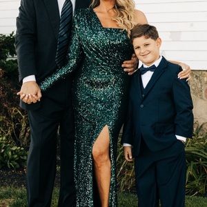 EUC One shoulder emerald green sequin gown, size Large.